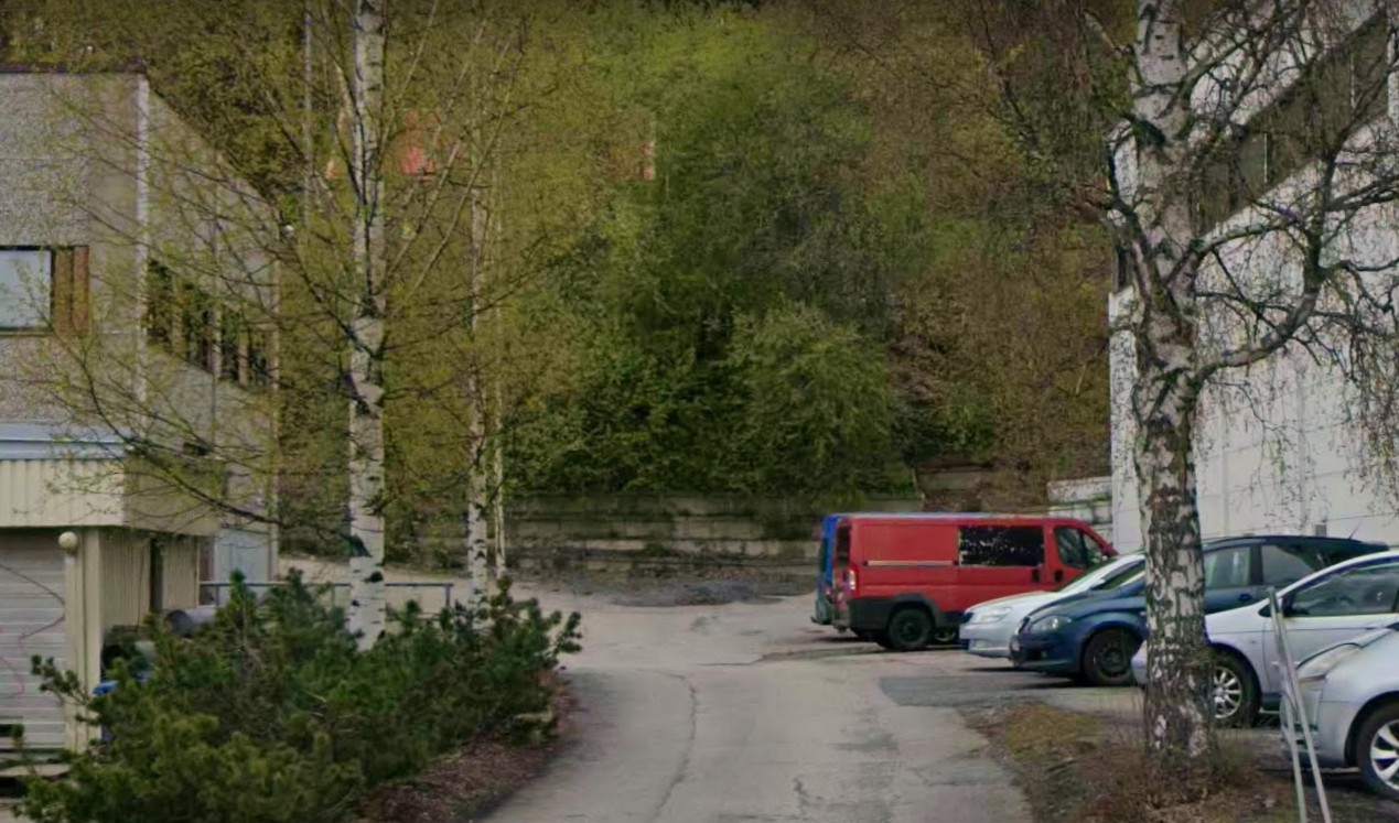 Sisäänkäynti - Pysäköinti